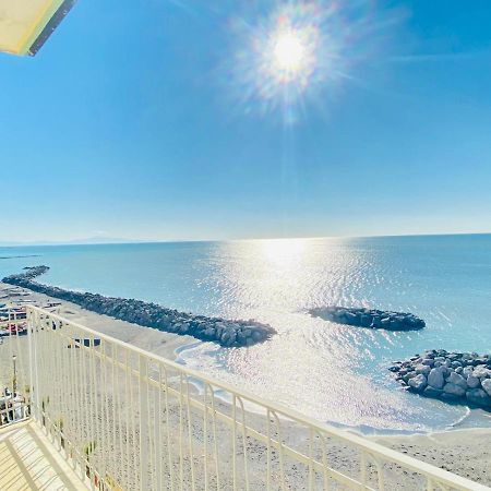 Sea View Apartment 5 Mt From The Beach Салерно Экстерьер фото