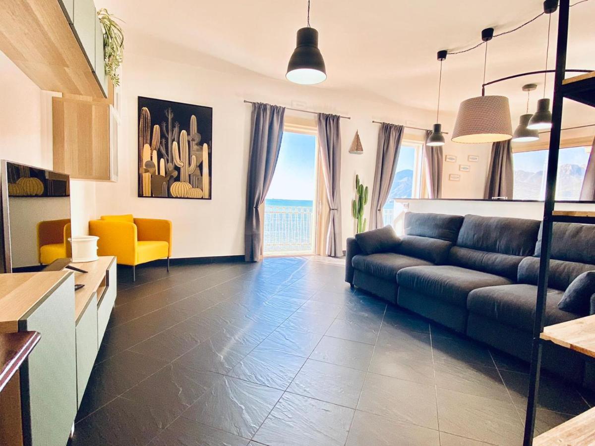 Sea View Apartment 5 Mt From The Beach Салерно Экстерьер фото