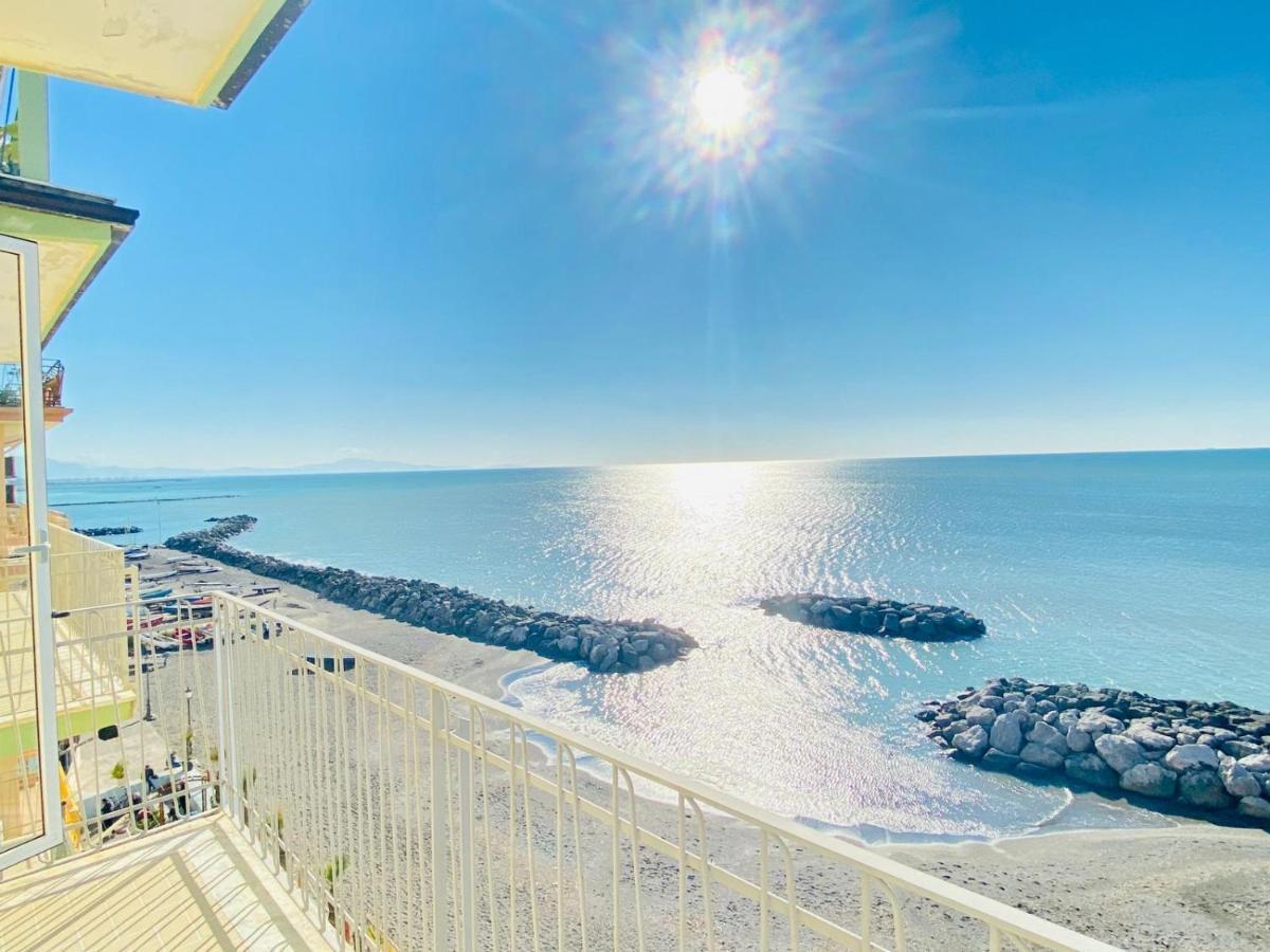 Sea View Apartment 5 Mt From The Beach Салерно Экстерьер фото