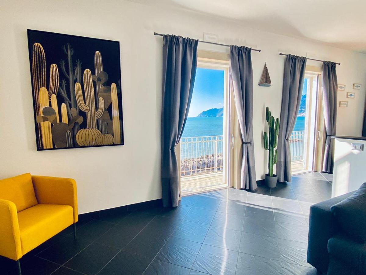 Sea View Apartment 5 Mt From The Beach Салерно Экстерьер фото