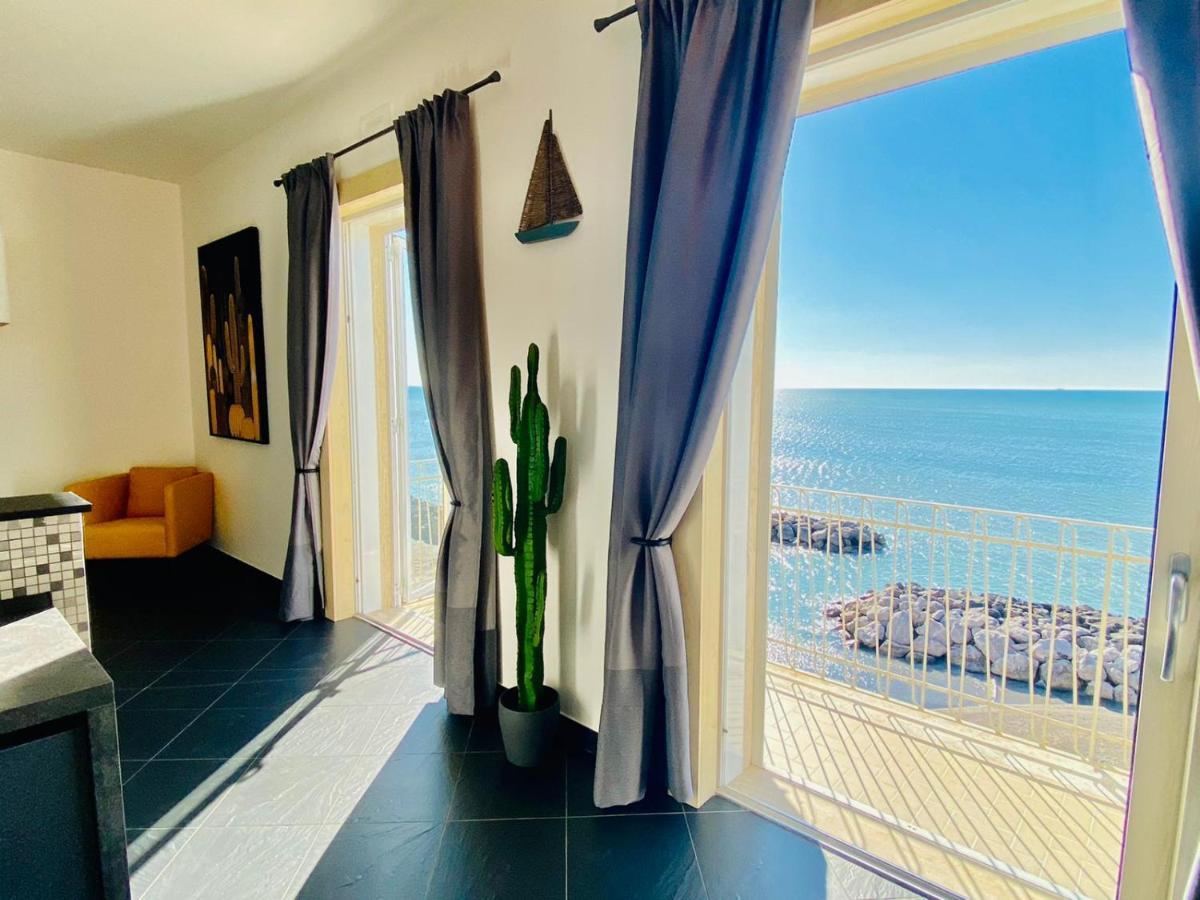 Sea View Apartment 5 Mt From The Beach Салерно Экстерьер фото